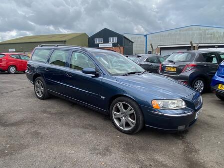 VOLVO V70 2.4 D5 SE